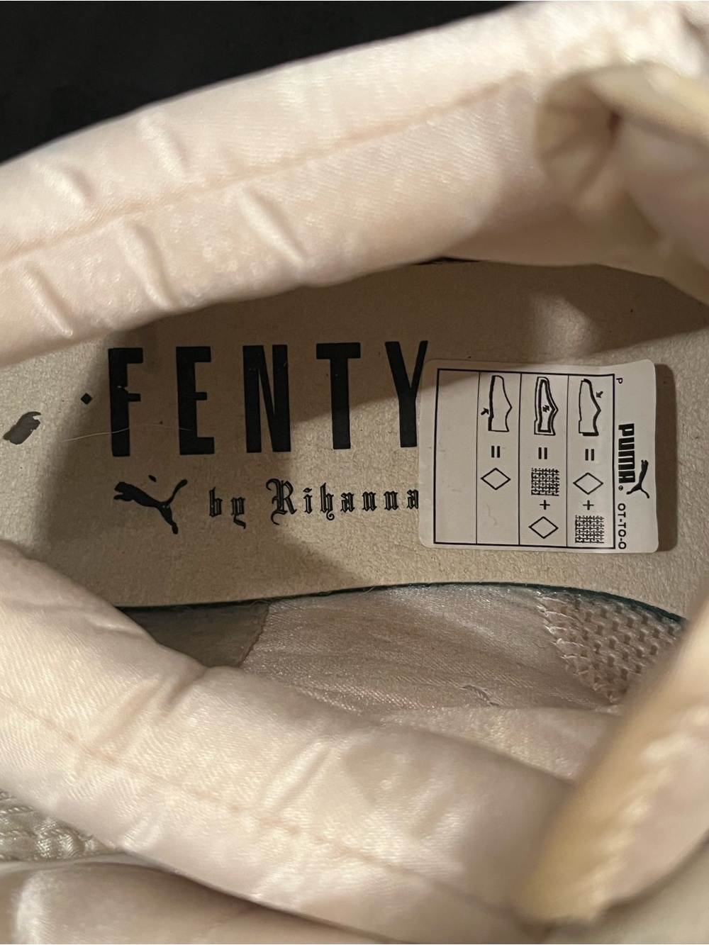 Authentic Fenty rhianna Puma Cream and Light Beige boots with box & velvet case. - Picture 5 of 12